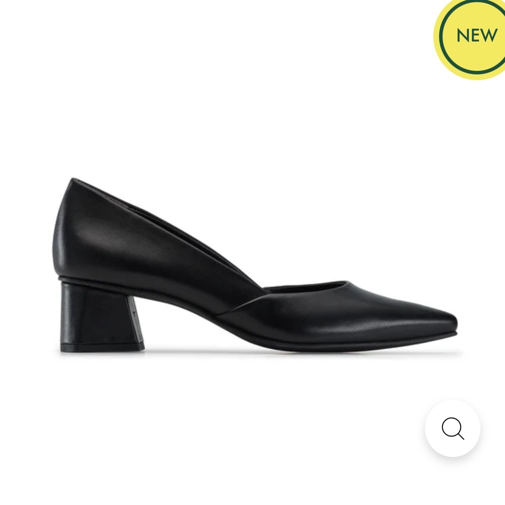 PAUL GREEN WITT PUMP
$389 women size 5 US 7.5 NEW 2”
Color - Black Softnappa